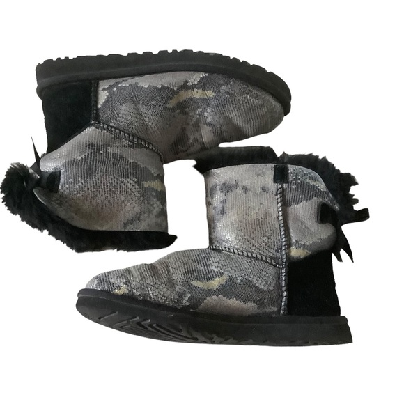 UGG women’s boots size 6 mini Bailey bow snake print sheepskin casual boots - Picture 5 of 12